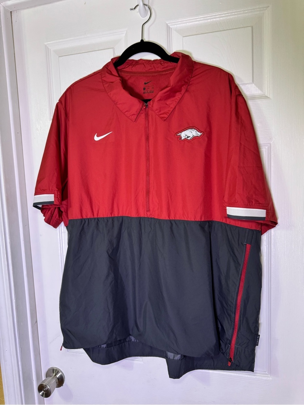 Nike Cardinal Arkansas Short Sleeve Pull Over.